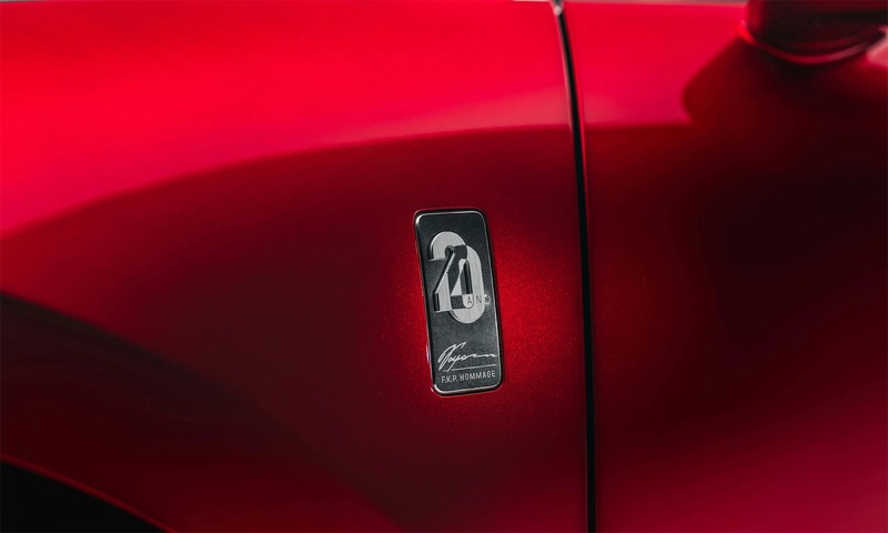 Lớp sơn ngoại thất hai tông màu đỏ - đen